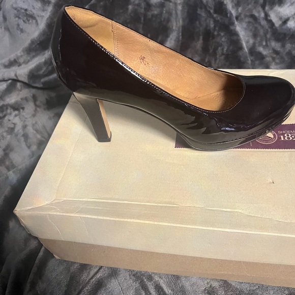 Clark burgundy patent leather heels - Picture 3 of 4